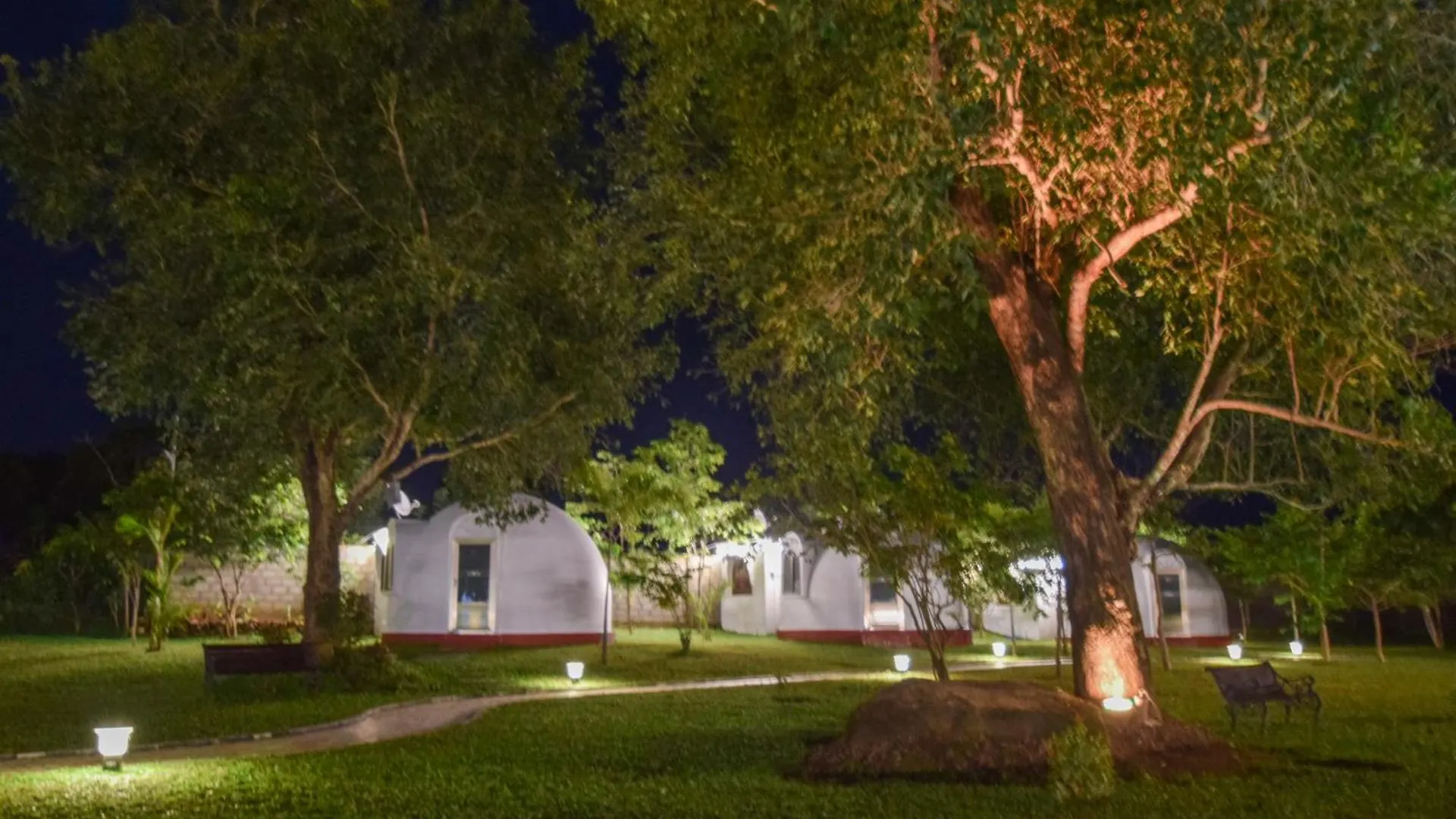 ****  The Lion Kingdom Sigiriya Hotel Sri Lanka