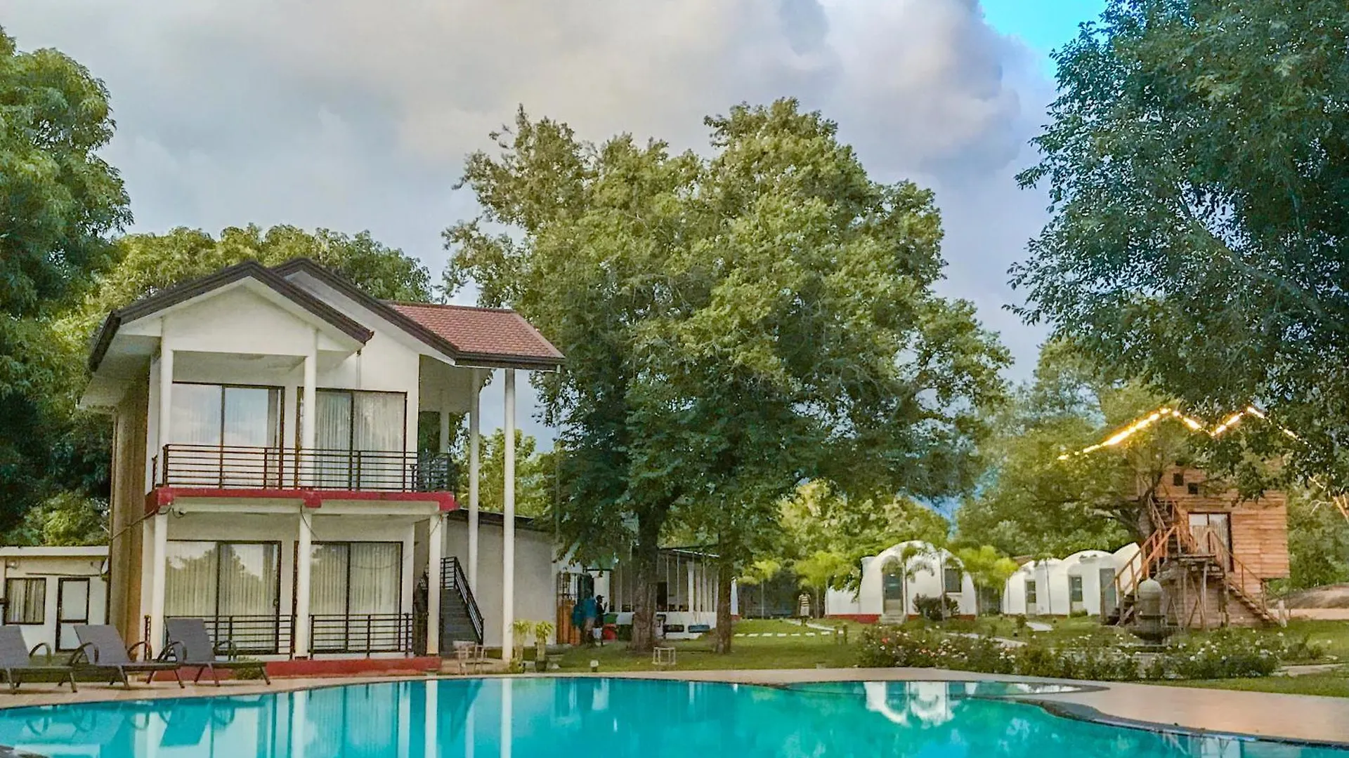 ****  The Lion Kingdom Sigiriya Hotel Sri Lanka
